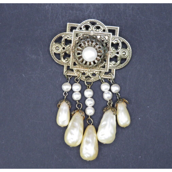 Vintage Brooch Pin Gold Tone Metal with Dangling Faux Oval And Round Pearls - Picture 1 of 9